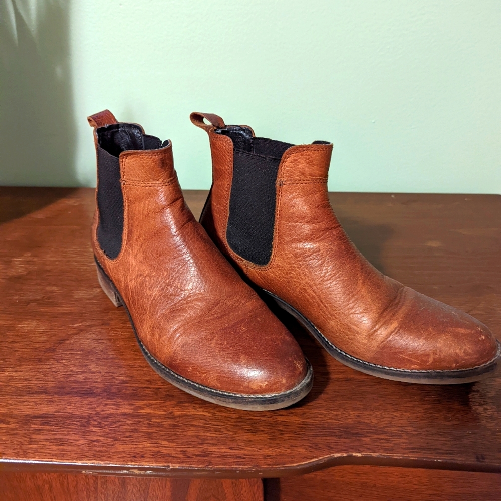 Women's Bullboxer genuine cognac leather Chelsea boots size 9